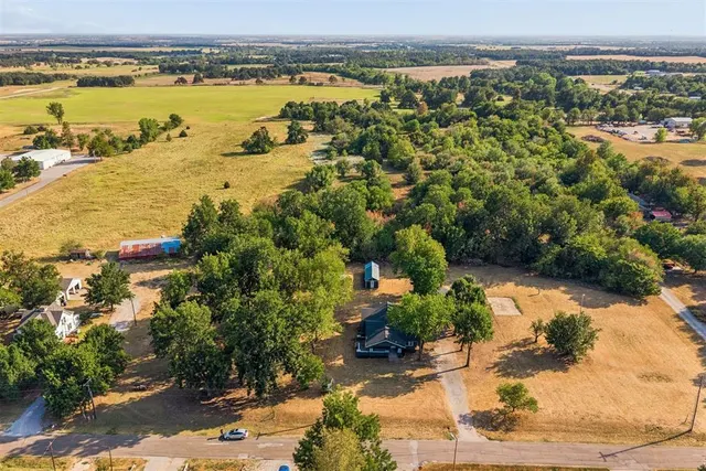 Photo 2 — E Van Buren Street, Crescent, OK 73028