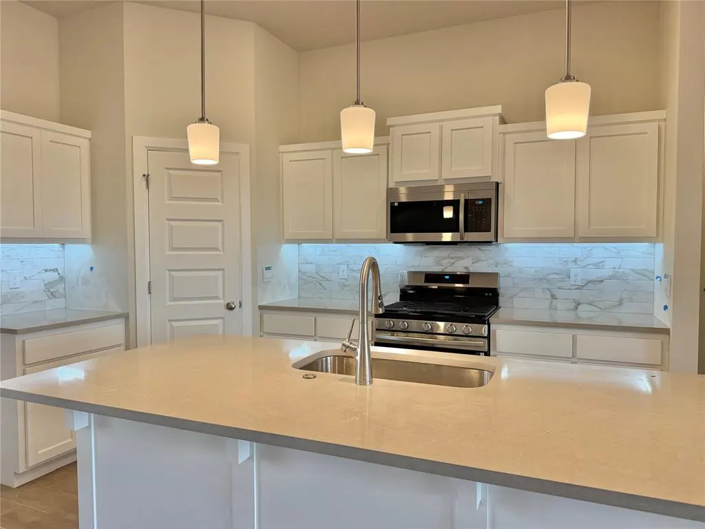 Photo 6 — 3927 Abingdon Drive, Norman, OK 73026