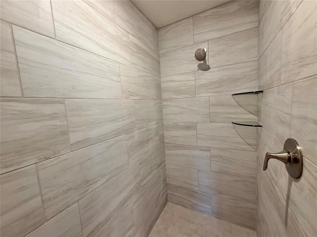 Photo 8 — 3927 Abingdon Drive, Norman, OK 73026