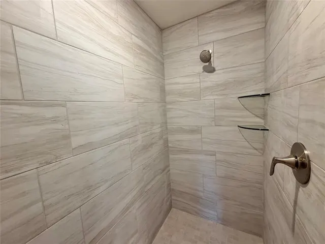 Photo 8 — 3927 Abingdon Drive, Norman, OK 73026