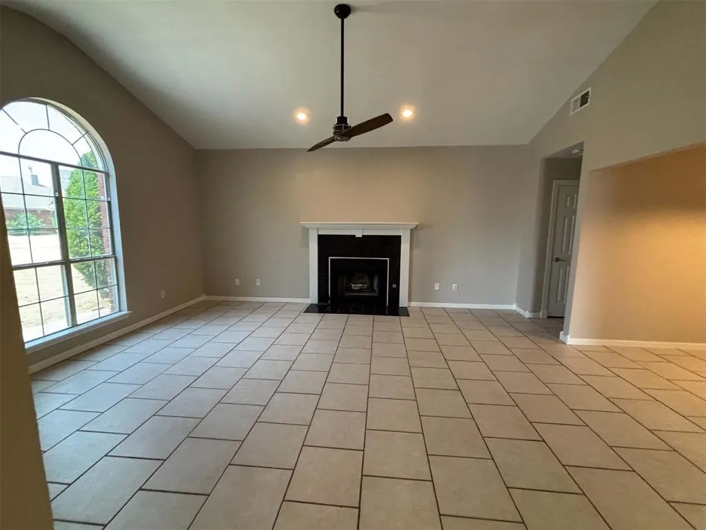 Photo 2 — 2932 Laurel Circle, Altus, OK 73521