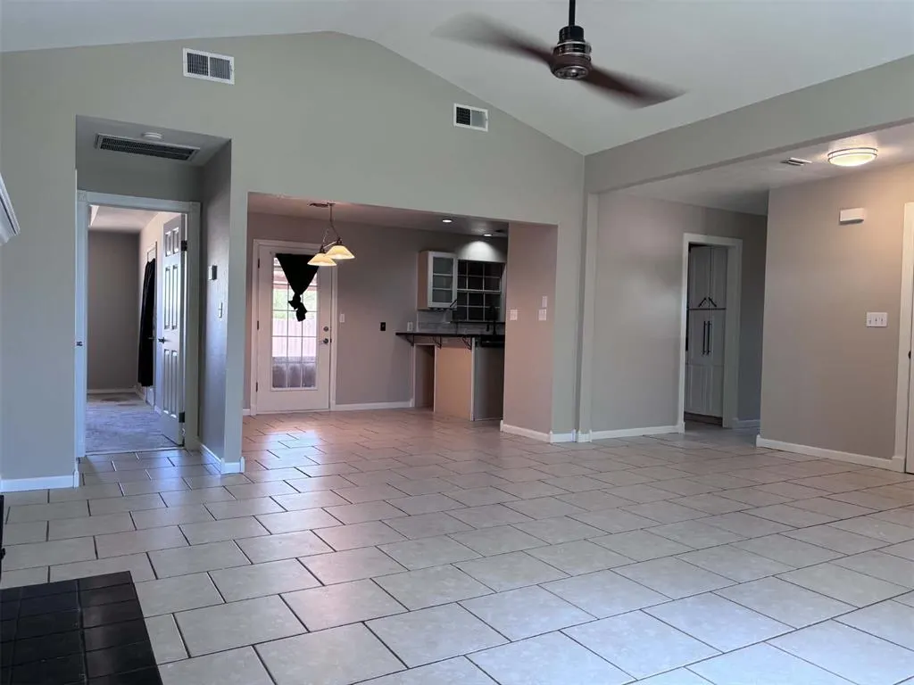 Photo 3 — 2932 Laurel Circle, Altus, OK 73521