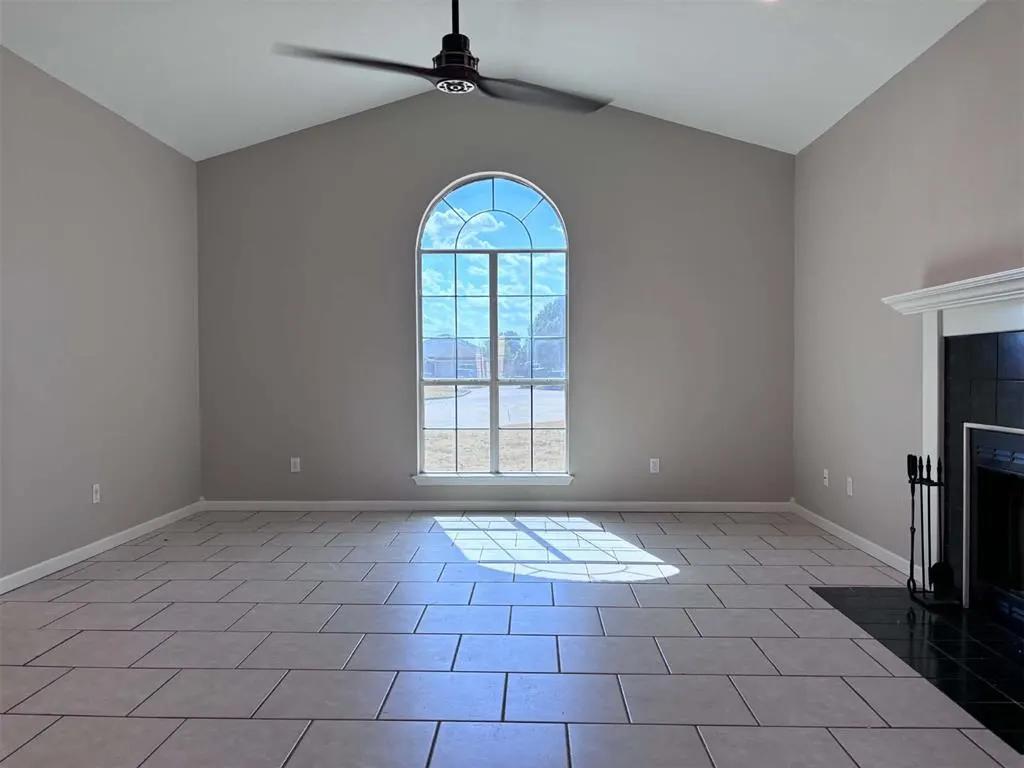 Photo 4 — 2932 Laurel Circle, Altus, OK 73521