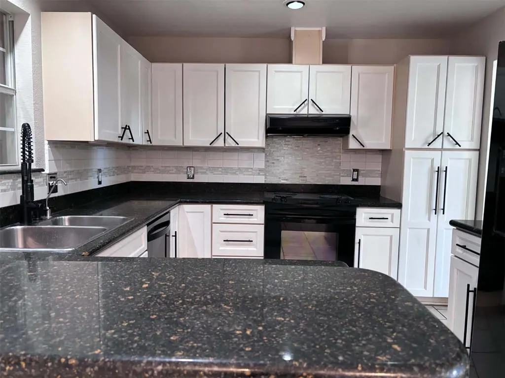 Photo 6 — 2932 Laurel Circle, Altus, OK 73521