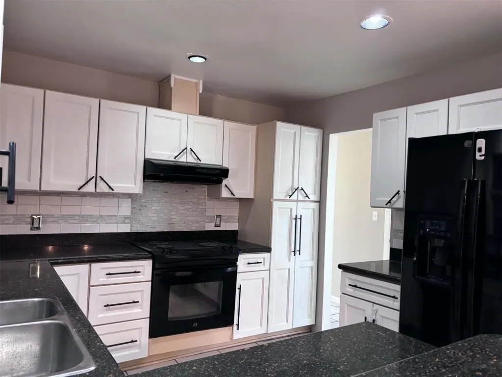 Photo 7 — 2932 Laurel Circle, Altus, OK 73521