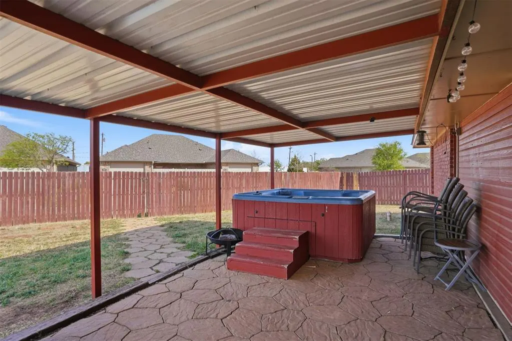 Photo 11 — 2932 Laurel Circle, Altus, OK 73521