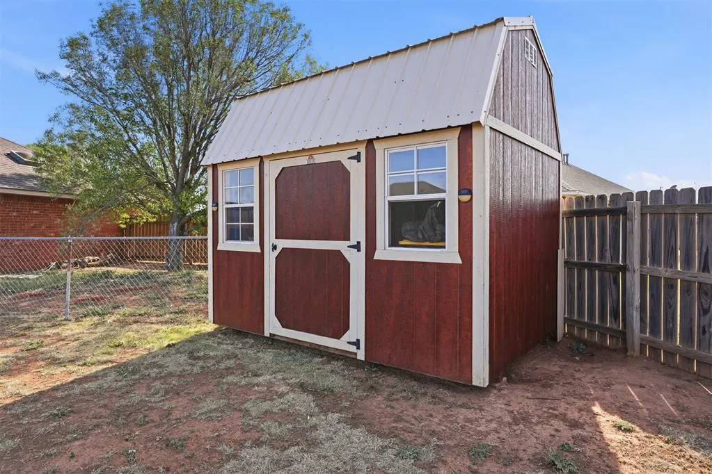 Photo 12 — 2932 Laurel Circle, Altus, OK 73521