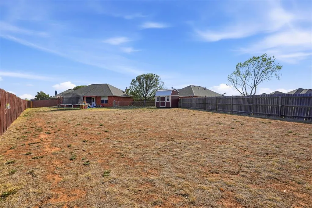 Photo 13 — 2932 Laurel Circle, Altus, OK 73521