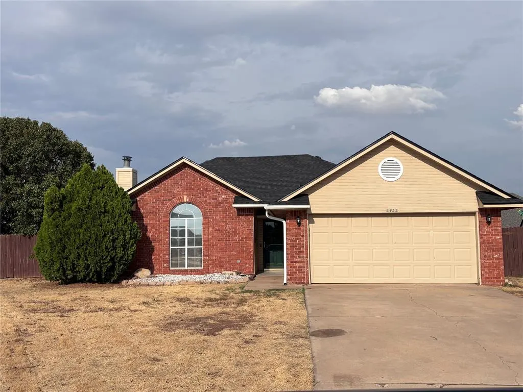 Front exterior — 2932 Laurel Circle, Altus, OK 73521