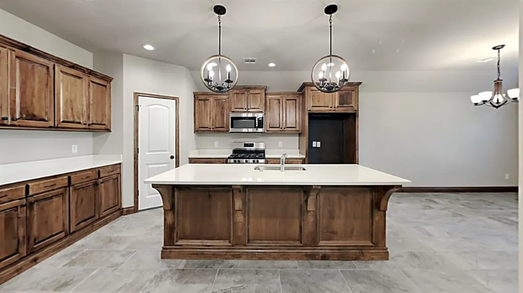 Photo 7 — 10517 NW 41st Street, Yukon, OK 73099