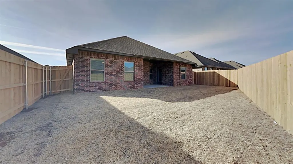 Photo 18 — 10517 NW 41st Street, Yukon, OK 73099