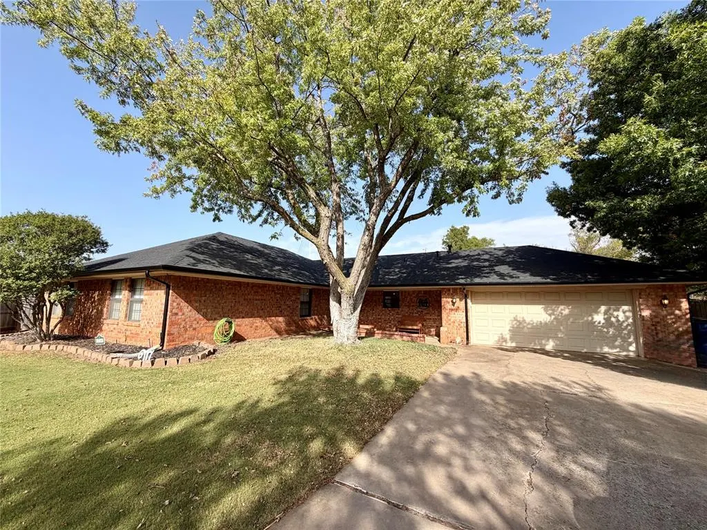 Photo 2 — 2706 Timber Court, Chickasha, OK 73018