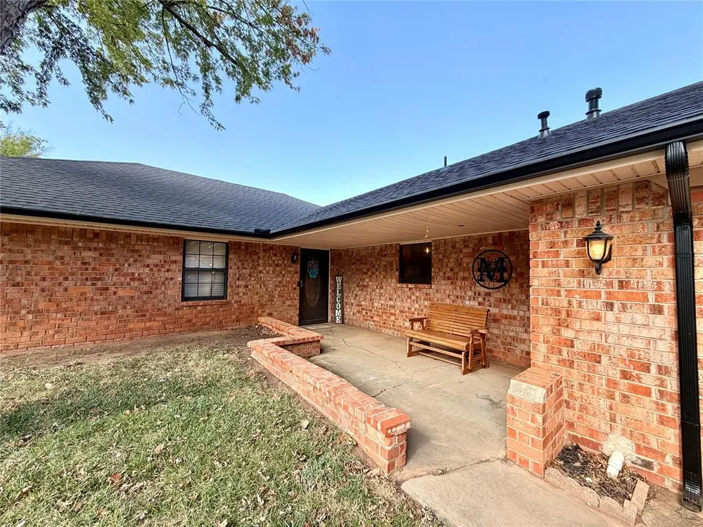 Photo 3 — 2706 Timber Court, Chickasha, OK 73018