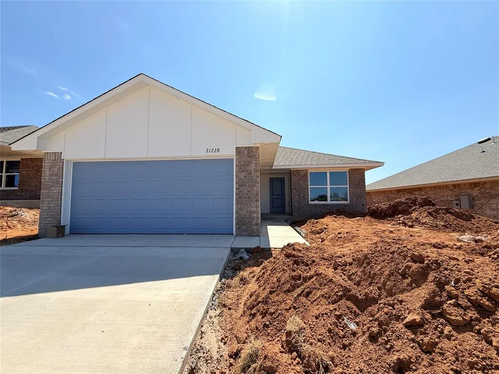 Front exterior — 21228 SE 31st Street, Harrah, OK 73045