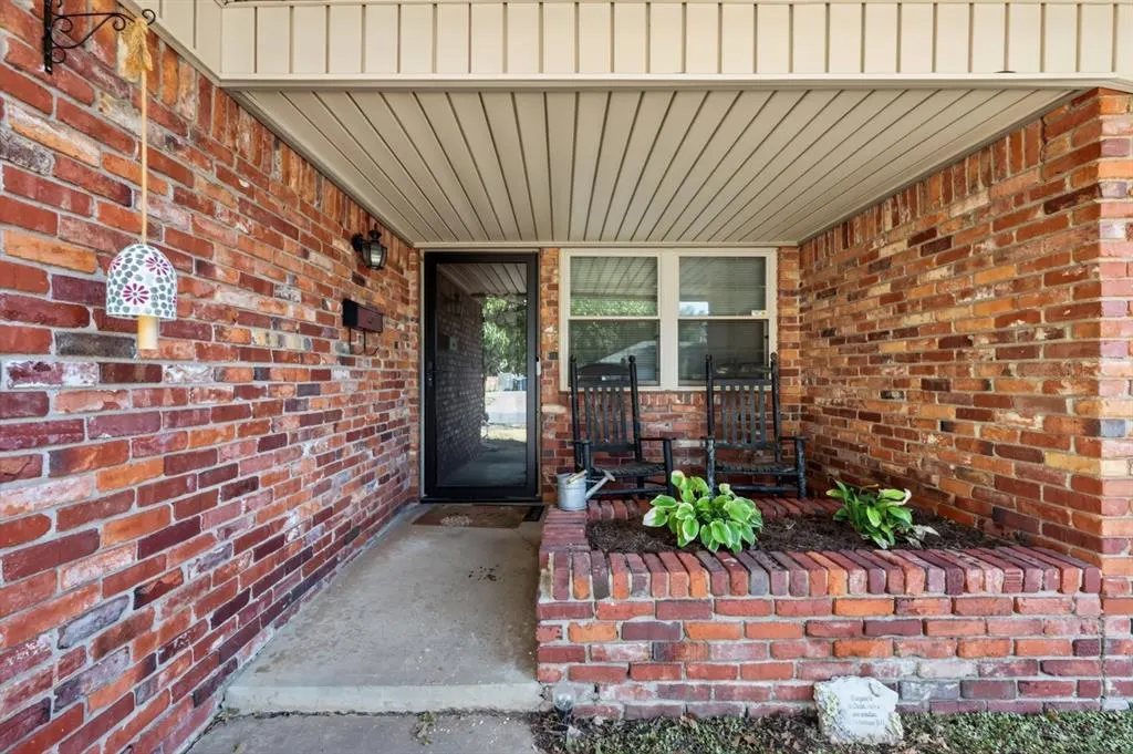 Photo 3 — 1928 Lanesboro Drive, Oklahoma City, OK 73120