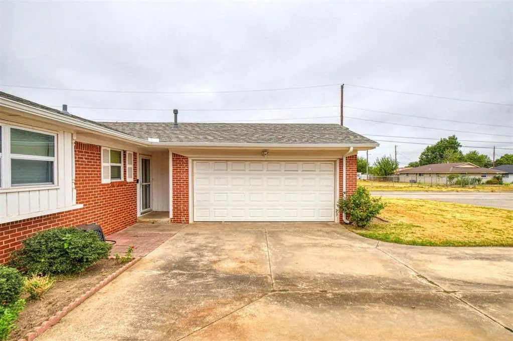 Photo 3 — 6824 NW 20th Street, Bethany, OK 73008