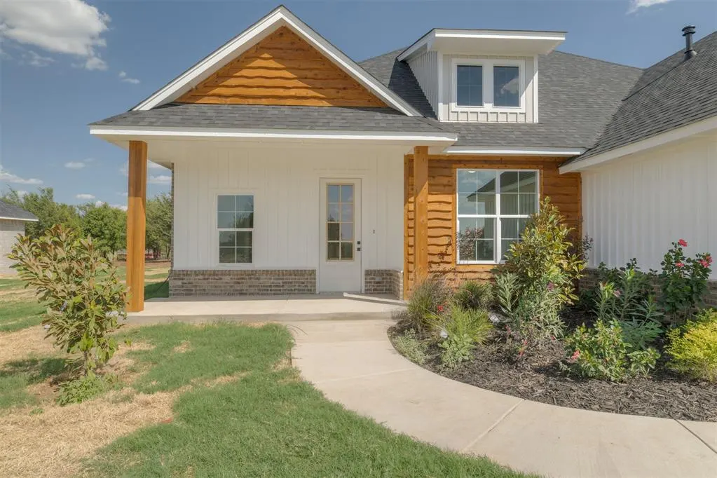 Front exterior — 1900 cattle Drive, Guthrie, OK 73044