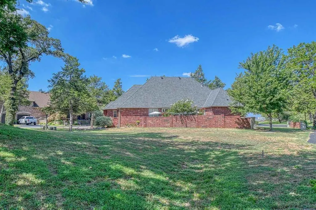 Photo 5 — 2521 Mcgee Drive 5, Norman, OK 73072