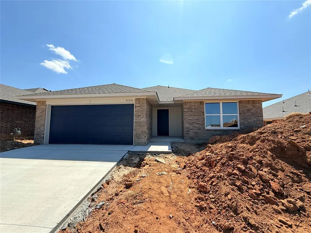 Front exterior — 21236 SE 31st Street, Harrah, OK 73045