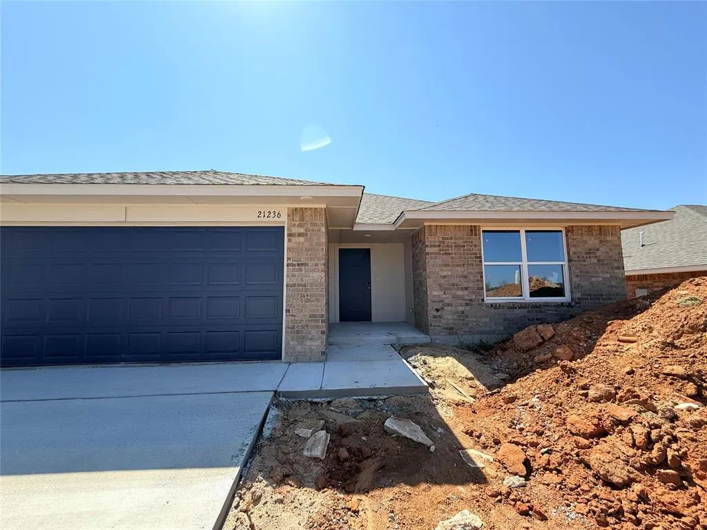 Photo 2 — 21236 SE 31st Street, Harrah, OK 73045