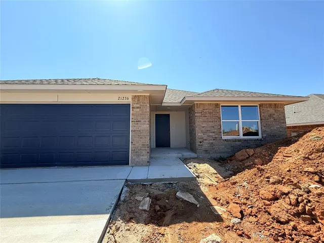 Photo 2 — 21236 SE 31st Street, Harrah, OK 73045
