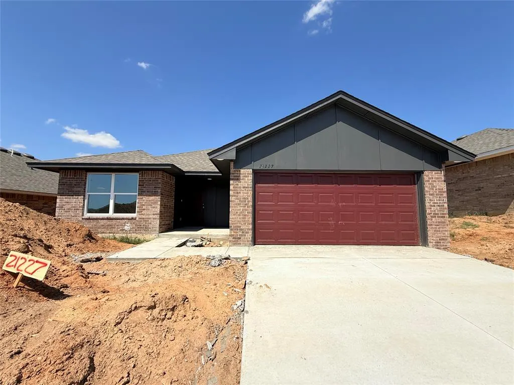 Front exterior — 21227 SE 32nd Street, Harrah, OK 73045