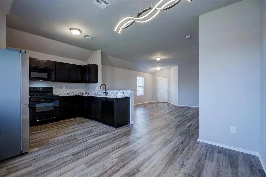 Photo 6 — 11736 NW 96th Street, Yukon, OK 73099