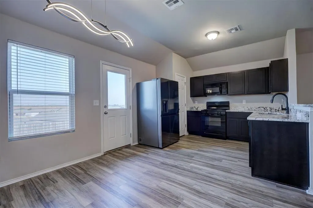 Photo 7 — 11736 NW 96th Street, Yukon, OK 73099