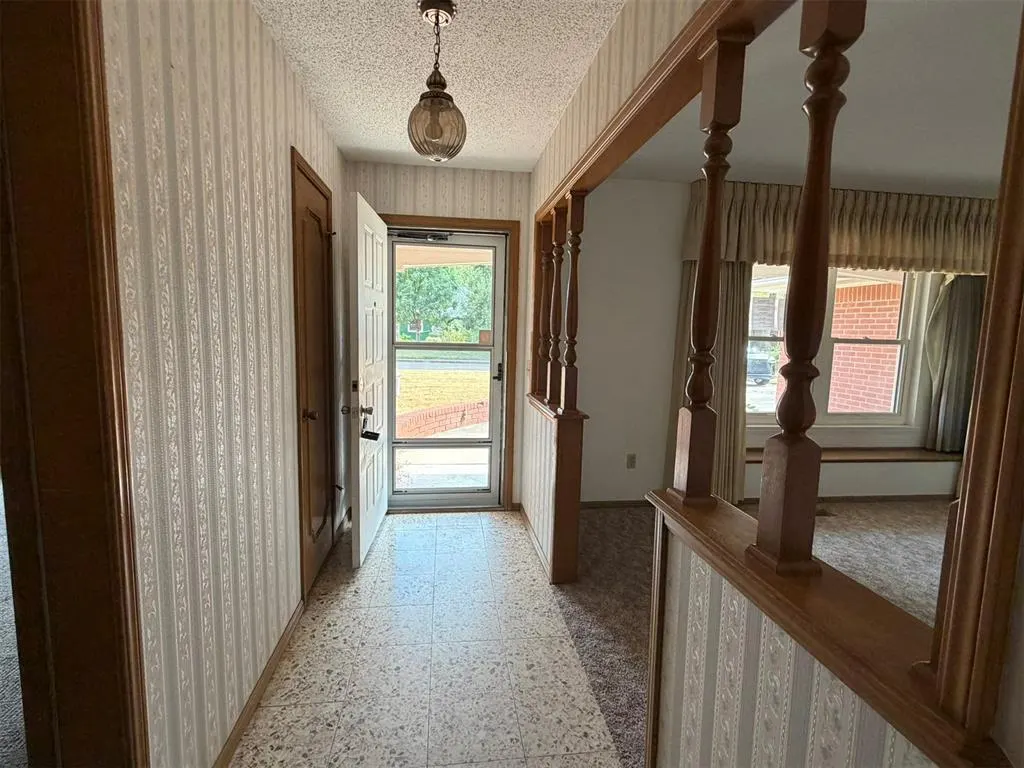 Photo 2 — 8309 NW 25th Street, Bethany, OK 73008