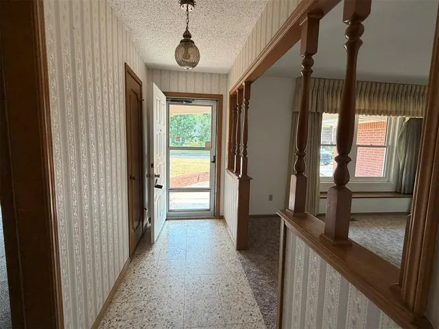 Photo 2 — 8309 NW 25th Street, Bethany, OK 73008