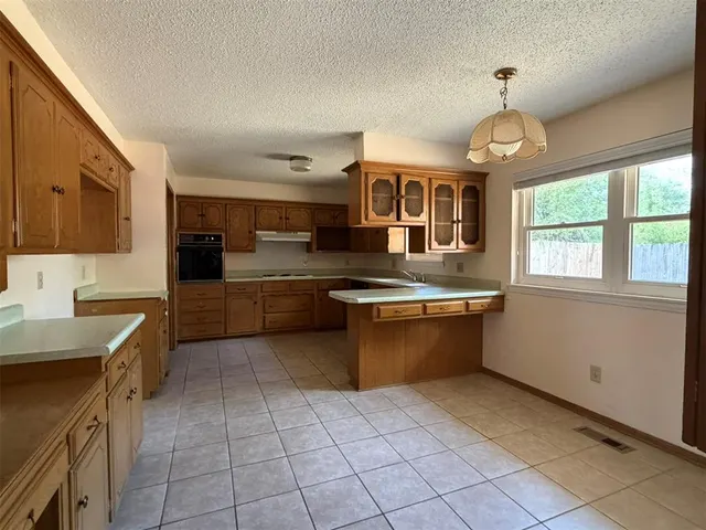 Photo 5 — 8309 NW 25th Street, Bethany, OK 73008