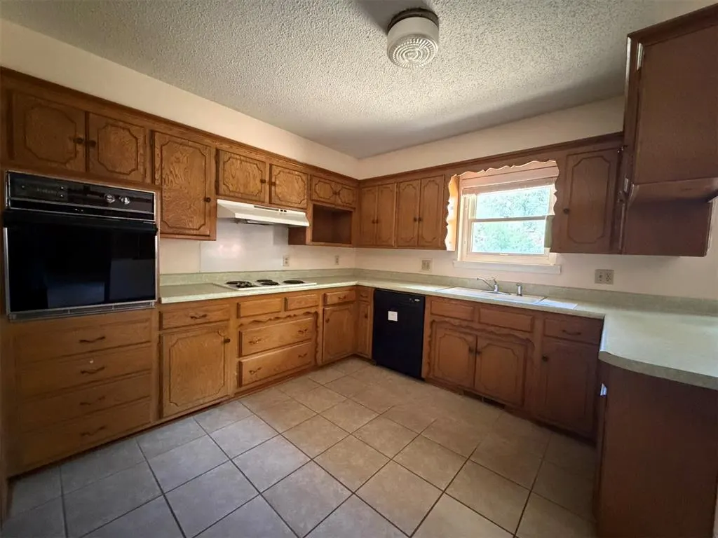 Photo 6 — 8309 NW 25th Street, Bethany, OK 73008