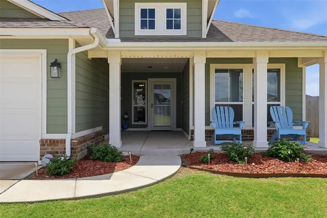 Photo 2 — 300 Isabella Drive, Blanchard, OK 73010