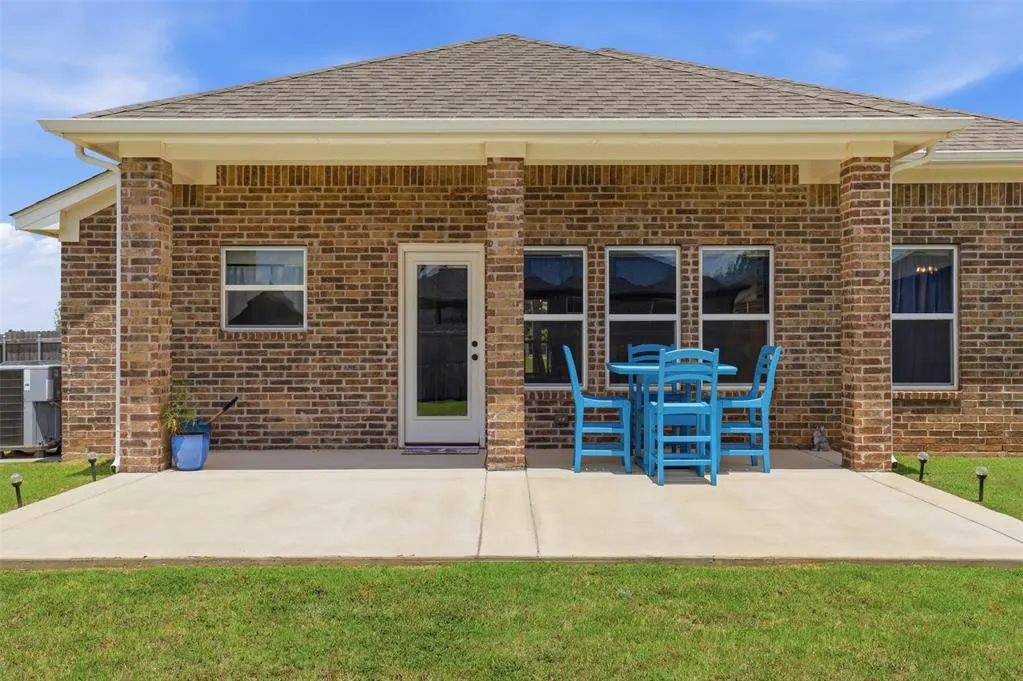 Photo 16 — 300 Isabella Drive, Blanchard, OK 73010
