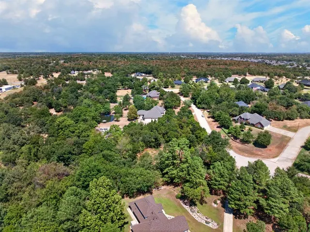 Photo 2 — Wakefield Lane, Choctaw, OK 73020