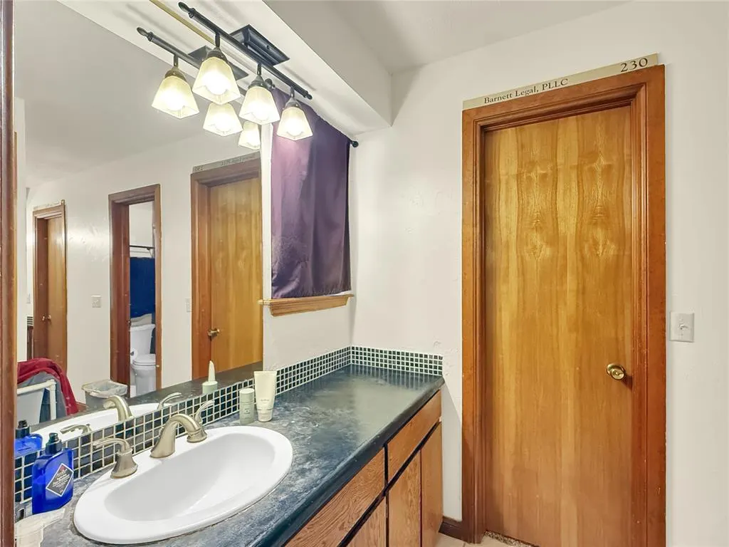 Photo 16 — 8225 Pleasant Oaks Drive, Edmond, OK 73034