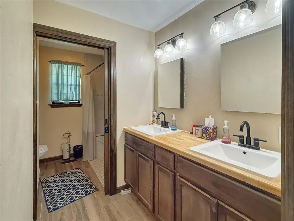 Photo 21 — 8225 Pleasant Oaks Drive, Edmond, OK 73034
