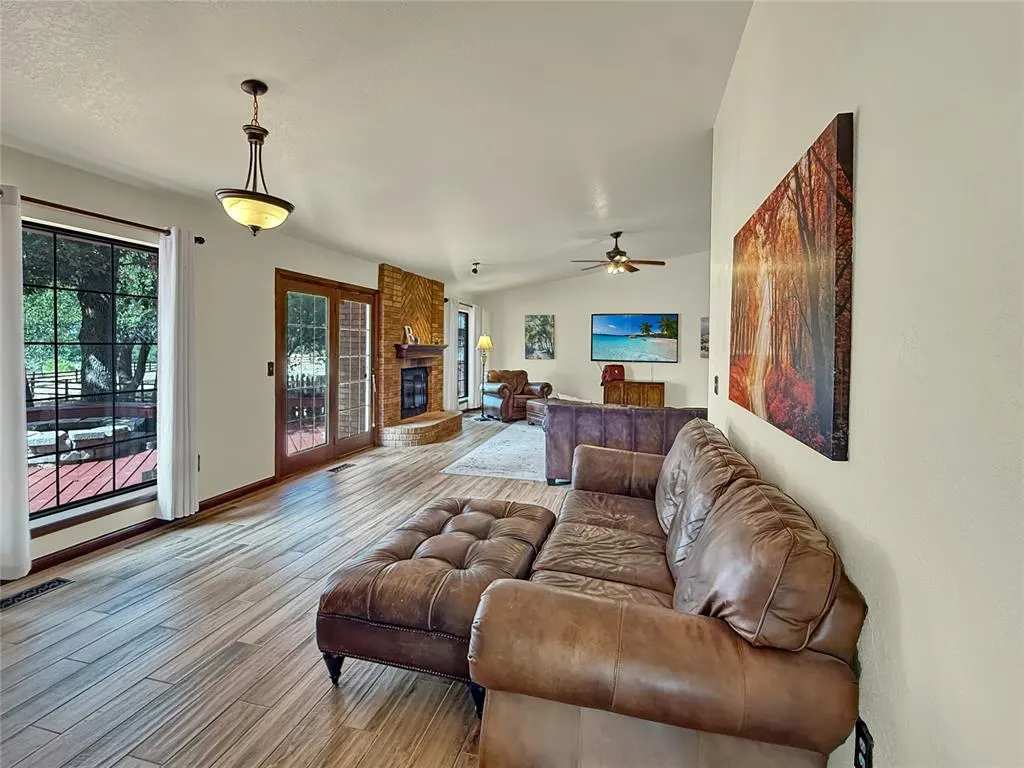 Photo 8 — 8225 Pleasant Oaks Drive, Edmond, OK 73034