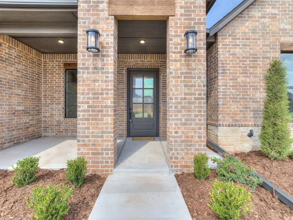 Photo 4 — 2217 W Cole Drive, Mustang, OK 73064