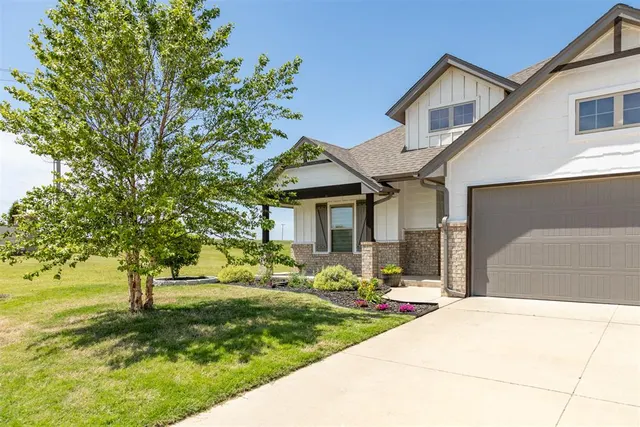 Photo 3 — 704 Side Track Road, Yukon, OK 73099