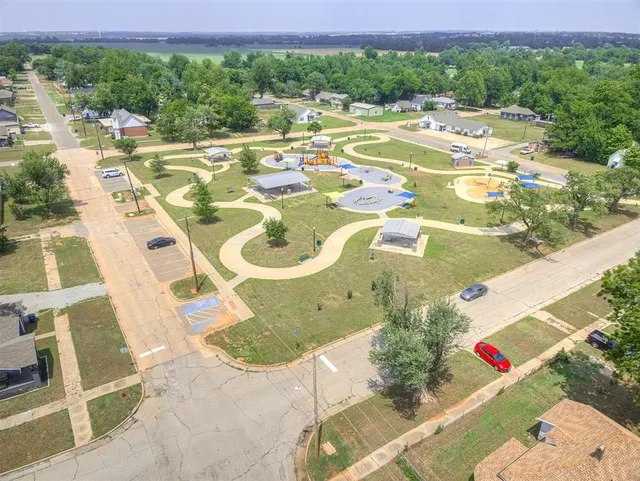 Photo 3 — 1218 W Noble Avenue, Guthrie, OK 73044