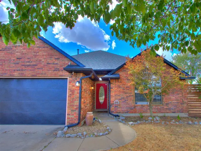 Photo 5 — 3217 Carey Place, Oklahoma City, OK 73160