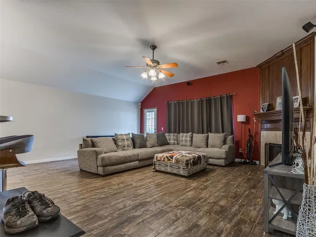 Photo 8 — 3217 Carey Place, Oklahoma City, OK 73160