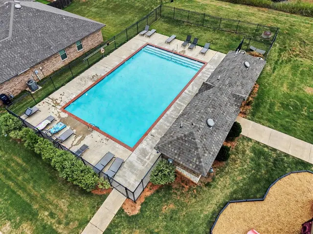 Photo 3 — 11116 NW 97th Street, Yukon, OK 73099