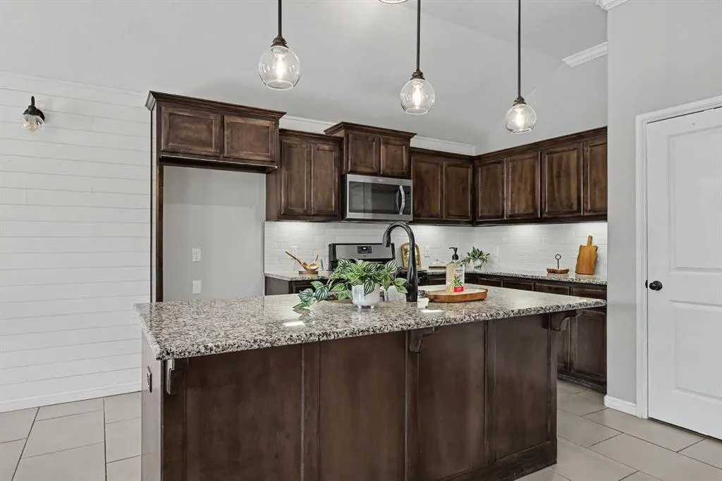 Photo 8 — 11116 NW 97th Street, Yukon, OK 73099
