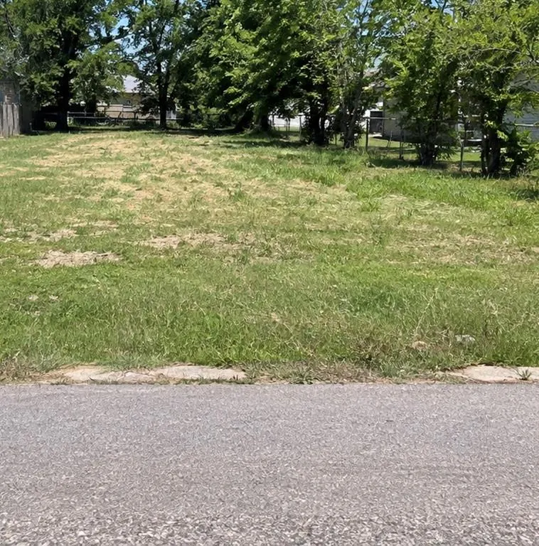 Front exterior — 634 Ivanhoe Street, Perry, OK 73077