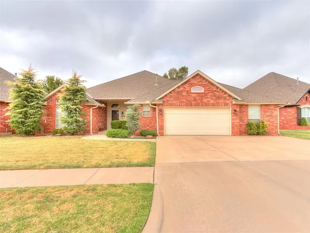 Photo 2 — 4120 Pine Hill Road, Norman, OK 73072