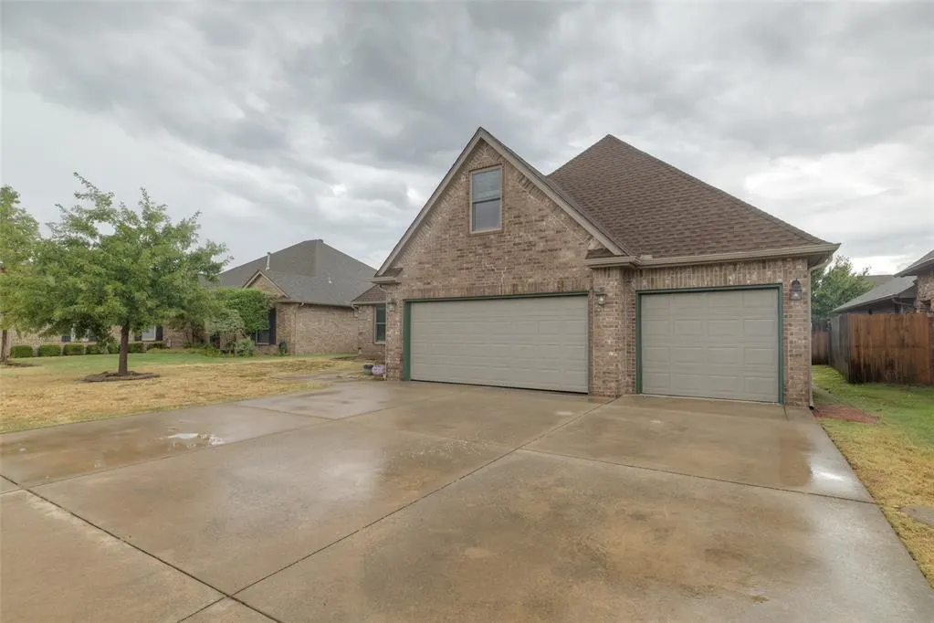 Photo 2 — 16412 Old Oak Drive, Edmond, OK 73013