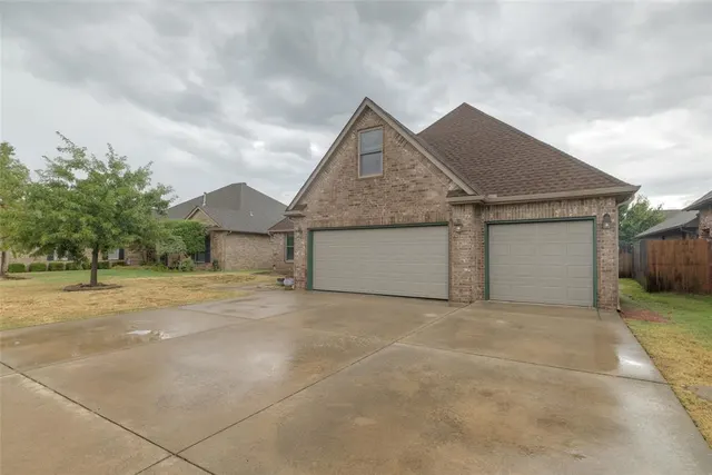 Photo 2 — 16412 Old Oak Drive, Edmond, OK 73013