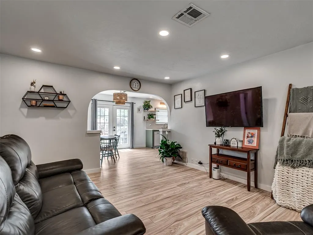 Photo 5 — 3216 E Noble Drive, Edmond, OK 73034